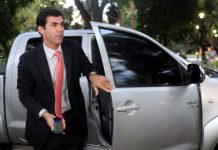 Contratan en Buenos Aires  un chofer para el Gobernador Juan Manuel Urtubey